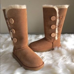 UGG Chestnut Bailey Button Triplet II Boots NWOB